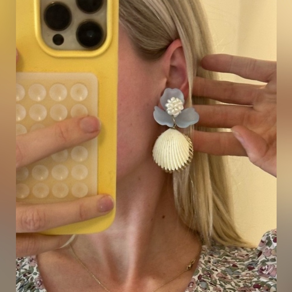 Like New Collected By Farrell Sea Shell Mermaid La Mer Earrings